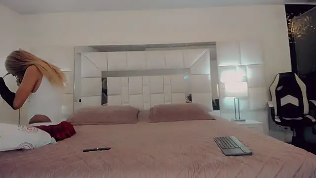 Gisele fox online show from 03.14.25