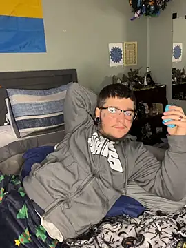 Snapshot of TMTMTL chatting on 11.20.25 TMTMTL online show from 11.20.25