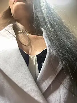 BELLA--26 online show from 10.22.25