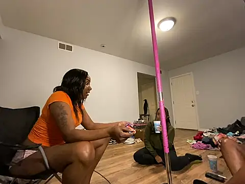 Snapshot of Yoshibaby2670 chatting on 03.23.25 Yoshibaby2670 online show from 03.23.25