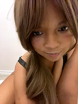 Snapshot of AwkwardJasminee chatting on 09.28.25 AwkwardJasminee online show from 09.28.25