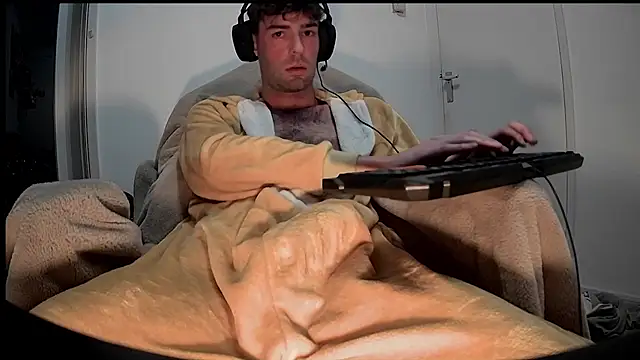 Snapshot of onesieboyx chatting on 01.11.25 onesieboyx online show from 01.11.25