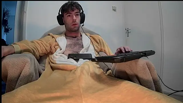 Snapshot of onesieboyx chatting on 01.14.25 onesieboyx online show from 01.14.25