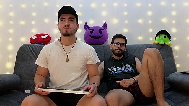 Snapshot of ErickBrant chatting on 03.11.25 ErickBrant online show from 03.11.25