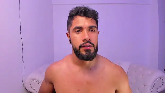 Snapshot of Santiago_huntt chatting on 12.17.24 Santiago huntt online show from 12.17.24