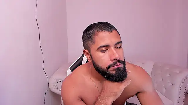 Snapshot of Santiago_huntt chatting on 02.26.25 Santiago huntt online show from 02.26.25