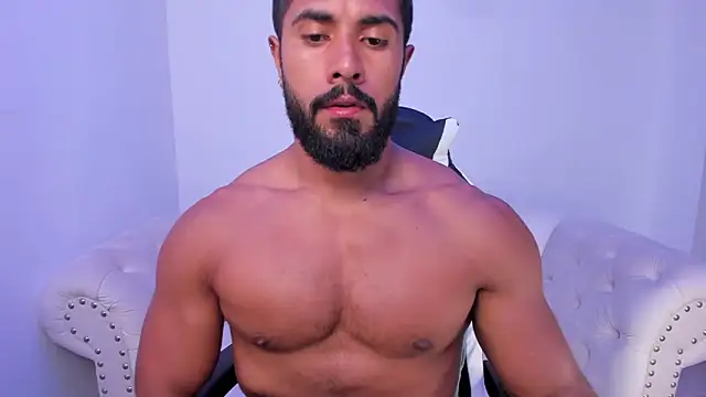 Snapshot of Santiago_huntt chatting on 10.07.25 Santiago huntt online show from 10.07.25