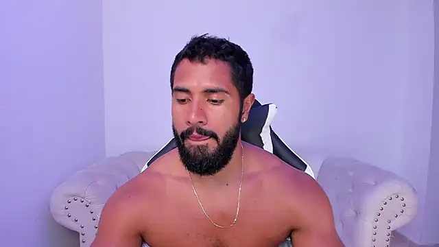 Snapshot of Santiago_huntt chatting on 10.17.25 Santiago huntt online show from 10.17.25