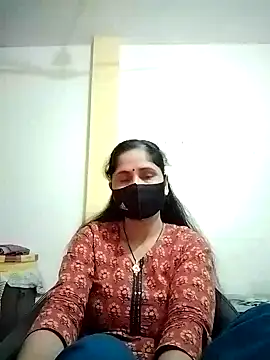 Snapshot of priyancyfun chatting on 01.28.25 priyancyfun online show from 01.28.25