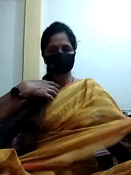 Snapshot of priyancyfun chatting on 02.14.25 priyancyfun online show from 02.14.25