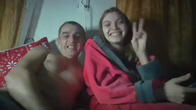 Snapshot of ParaFox chatting on 01.04.25 ParaFox online show from 01.04.25