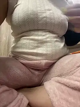 Snapshot of Red-Magic-25 chatting on 02.04.25 Red-Magic-25 online show from 02.04.25