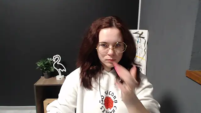 Snapshot of mini_girly chatting on 02.04.25 mini girly online show from 02.04.25