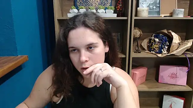 Snapshot of mini_girly chatting on 10.04.25 mini girly online show from 10.04.25