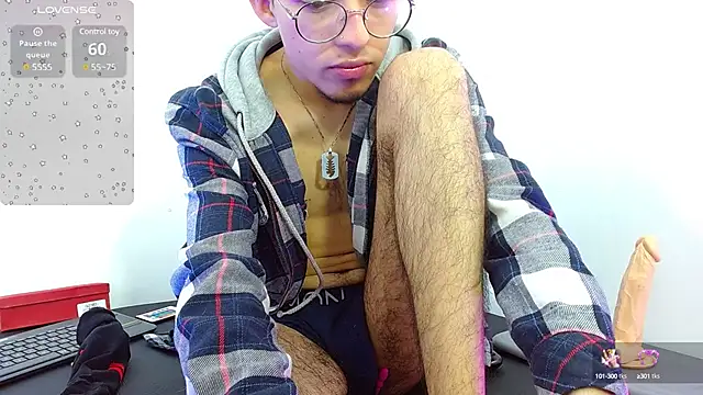 Snapshot of Axel_tay chatting on 03.07.25 Axel tay online show from 03.07.25