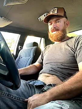 Snapshot of 32XRedBeard chatting on 10.08.25 32XRedBeard online show from 10.08.25