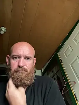 Snapshot of 32XRedBeard chatting on 10.26.25 32XRedBeard online show from 10.26.25
