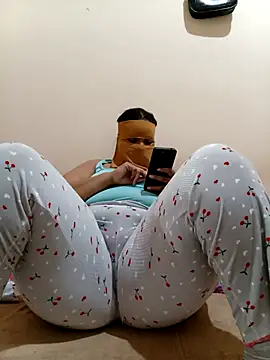 Snapshot of Samara-Bella chatting on 01.22.25 Samara-Bella online show from 01.22.25