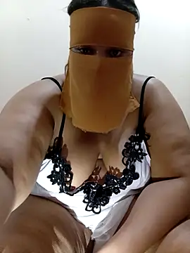 Snapshot of Samara-Bella chatting on 01.25.25 Samara-Bella online show from 01.25.25