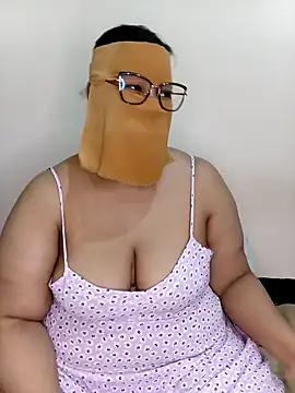 Snapshot of Samara-Bella chatting on 02.18.25 Samara-Bella online show from 02.18.25