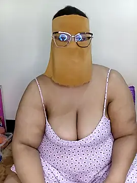 Snapshot of Samara-Bella chatting on 02.24.25 Samara-Bella online show from 02.24.25