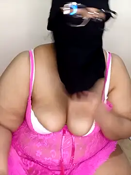 Snapshot of Samara-Bella chatting on 03.15.25 Samara-Bella online show from 03.15.25