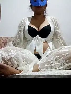 Snapshot of Queen_princes chatting on 03.02.25 Queen princes online show from 03.02.25