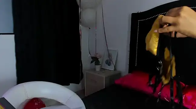 Snapshot of Cleo_Hott chatting on 02.25.25 Cleo Hott online show from 02.25.25