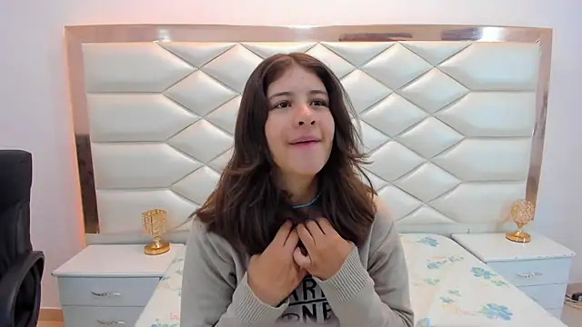 Snapshot of MiaQueen021 chatting on 01.29.25 MiaQueen021 online show from 01.29.25