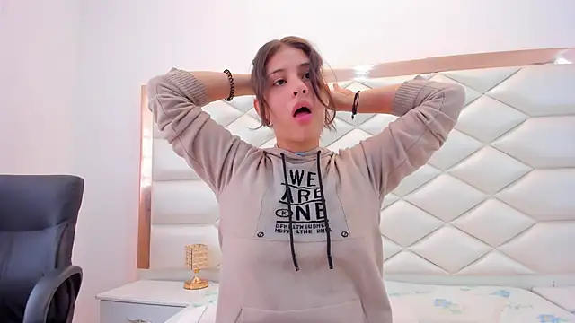 Snapshot of MiaQueen021 chatting on 01.29.25 MiaQueen021 online show from 01.29.25