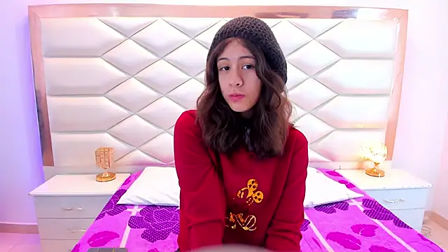 Snapshot of MiaQueen021 chatting on 02.08.25 MiaQueen021 online show from 02.08.25