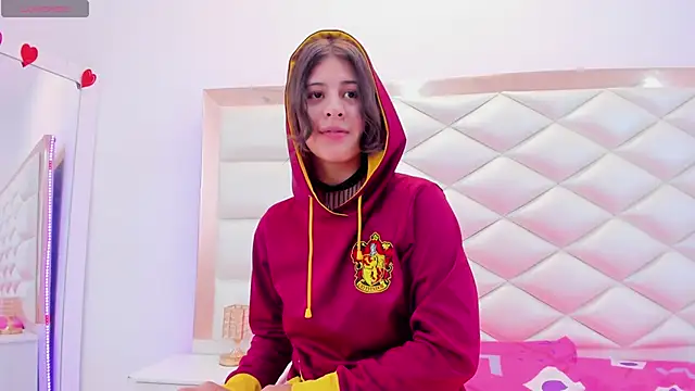 Snapshot of MiaQueen021 chatting on 03.06.25 MiaQueen021 online show from 03.06.25