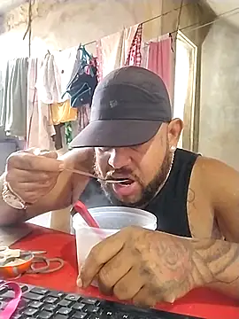 Snapshot of safado0027 chatting on 10.26.25 safado0027 online show from 10.26.25