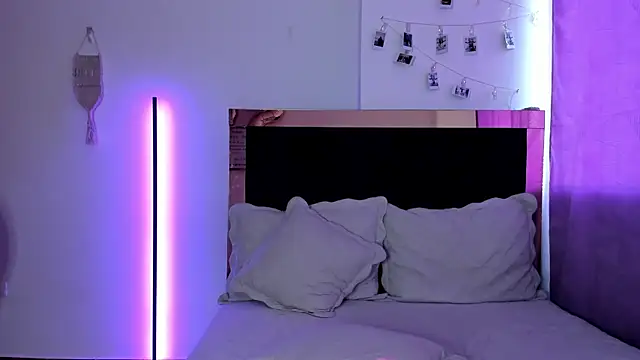 Snapshot of Carorosse chatting on 02.21.25 Carorosse online show from 02.21.25