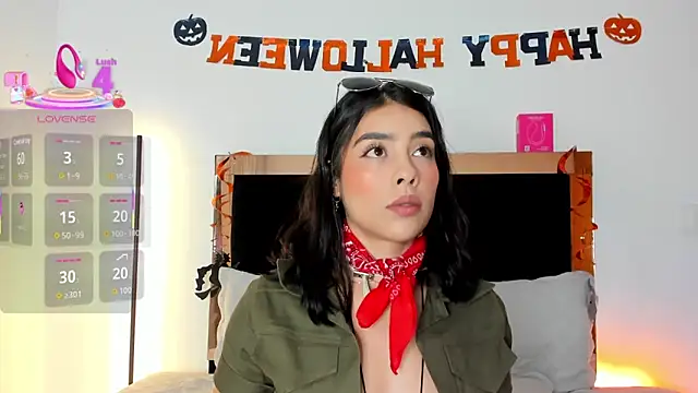 Snapshot of Carorosse chatting on 10.26.25 Carorosse online show from 10.26.25