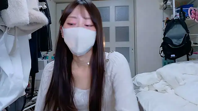 Snapshot of riken_jp chatting on 11.16.25 riken jp online show from 11.16.25