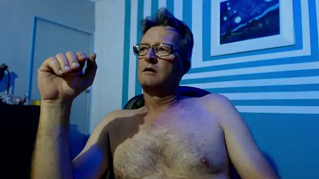 Snapshot of itsmeyes69 chatting on 02.28.25 itsmeyes69 online show from 02.28.25