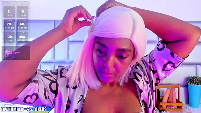 LovelyNickii online show from 11.14.25