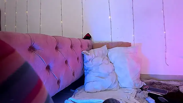 Snapshot of Sophie_Heart chatting on 02.09.25 Sophie Heart online show from 02.09.25