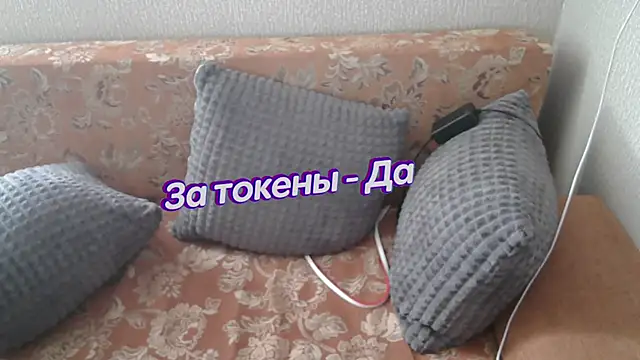 Snapshot of johnny_positive chatting on 03.08.25 johnny positive online show from 03.08.25