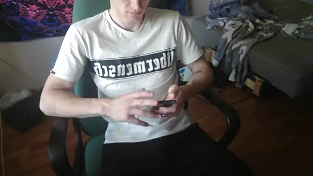 Snapshot of johnny_positive chatting on 09.09.25 johnny positive online show from 09.09.25