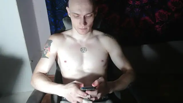 Snapshot of johnny_positive chatting on 10.14.25 johnny positive online show from 10.14.25