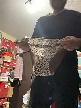 Snapshot of leonardohot1987 chatting on 01.14.25 leonardohot1987 online show from 01.14.25