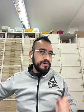 Snapshot of leonardohot1987 chatting on 01.17.25 leonardohot1987 online show from 01.17.25