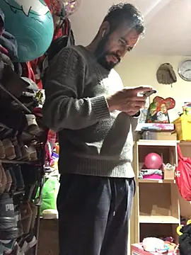 Snapshot of leonardohot1987 chatting on 02.01.25 leonardohot1987 online show from 02.01.25