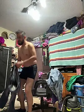 Snapshot of leonardohot1987 chatting on 03.05.25 leonardohot1987 online show from 03.05.25