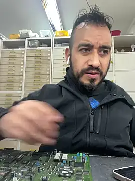 Snapshot of leonardohot1987 chatting on 03.12.25 leonardohot1987 online show from 03.12.25