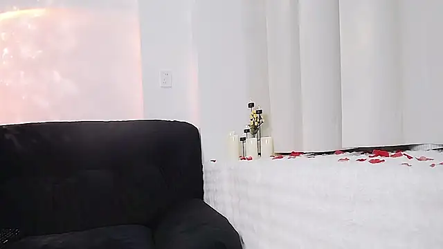 Snapshot of Hey-Cute chatting on 01.15.25 Hey-Cute online show from 01.15.25