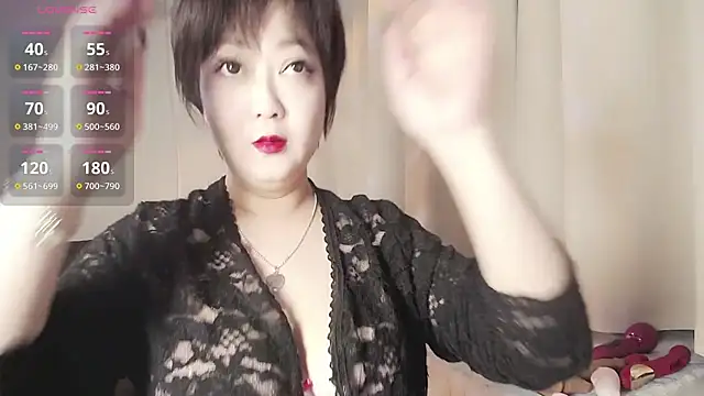 Snapshot of Hey-Cute chatting on 02.19.25 Hey-Cute online show from 02.19.25