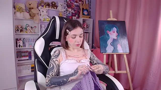 Snapshot of Catharsisi chatting on 01.17.25 Catharsisi online show from 01.17.25
